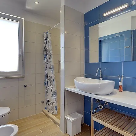 Chiara 普莱曼图拉